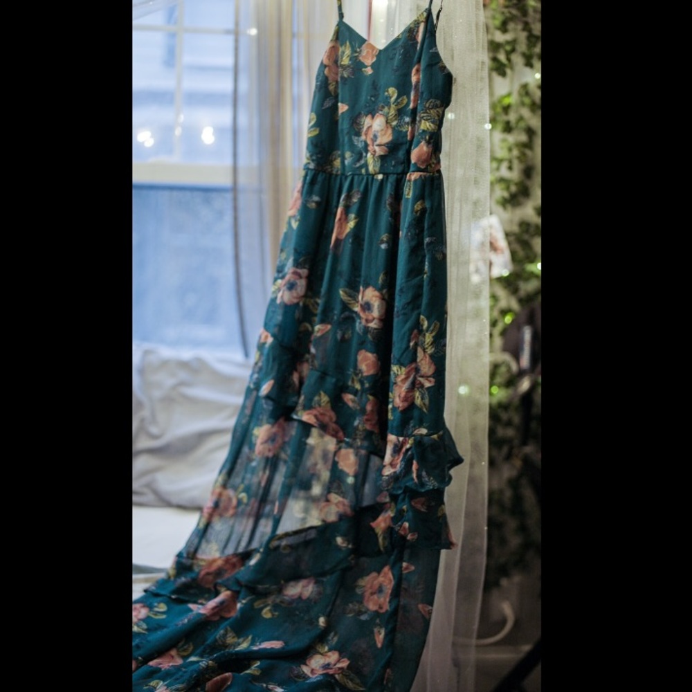 Floor length green dress. Casual for floor length.